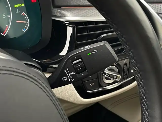 ＢＭＷ ５２３ｄ xDrive Mスピリット 山梨県 2020(令2)年 2.6万km ガンＭ ハイライン/白革/インテリジェントS/純正HDDナビ/フルセグTV/全周囲カメラ/アンビエントL/Pシート/４Zシートヒーター/前後ドラレコ/アダプティブLED/Aハイビーム/保証書/記録簿/スペアキー/HUD