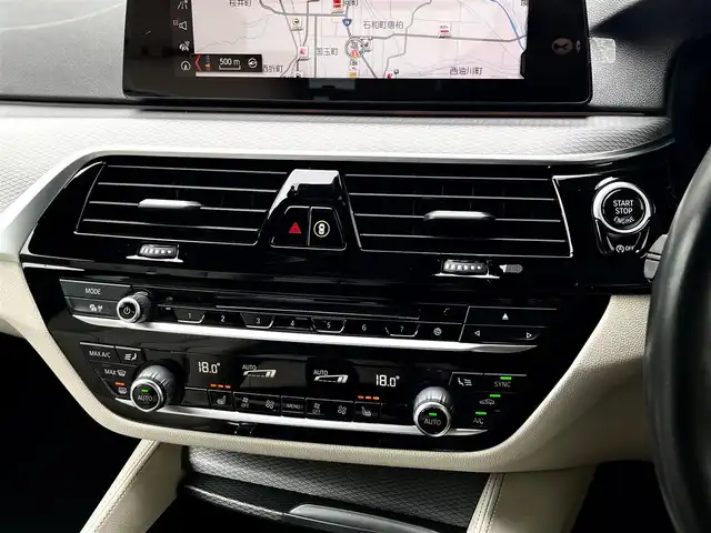 ＢＭＷ ５２３ｄ xDrive Mスピリット 山梨県 2020(令2)年 2.6万km ガンＭ ハイライン/白革/インテリジェントS/純正HDDナビ/フルセグTV/全周囲カメラ/アンビエントL/Pシート/４Zシートヒーター/前後ドラレコ/アダプティブLED/Aハイビーム/保証書/記録簿/スペアキー/HUD