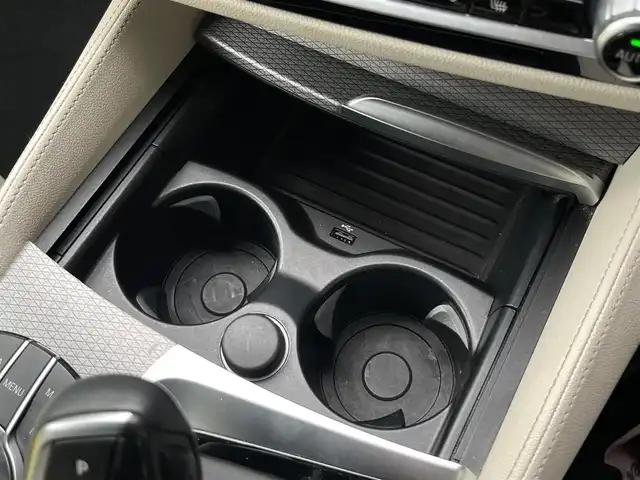 ＢＭＷ ５２３ｄ xDrive Mスピリット 山梨県 2020(令2)年 2.6万km ガンＭ ハイライン/白革/インテリジェントS/純正HDDナビ/フルセグTV/全周囲カメラ/アンビエントL/Pシート/４Zシートヒーター/前後ドラレコ/アダプティブLED/Aハイビーム/保証書/記録簿/スペアキー/HUD
