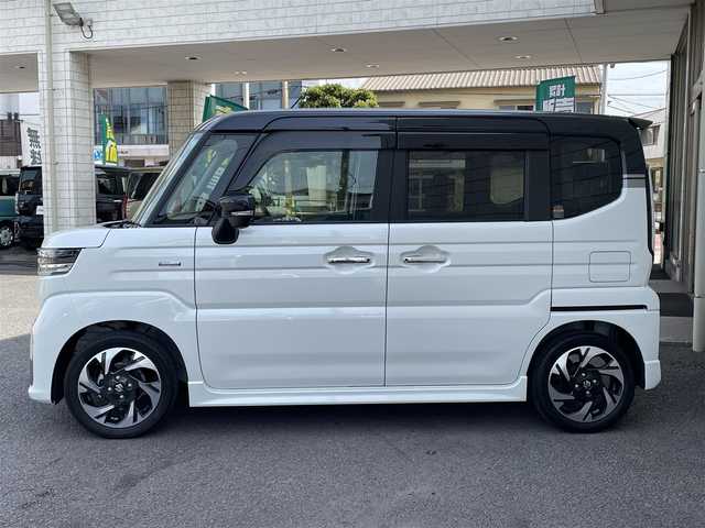 スズキ スペーシア カスタム HYBRID XS 大分県 2024(令6)年 0.5万km ピュアホワイトパール/ブラック2トーン ワンオーナー/ハーフレザー調シート/メーカーOPナビ 【フルセグ/BTオーディオ】/全方位カメラ/両側パワースライドドア/純正15インチアルミホイール/レーダークルーズコントロール/クリアランスソナー/シーケンシャルウインカー/前後ドライブレコーダー/ビルトインETC/ヘッドアップディスプレイ/電動パーキングブレーキ/充電用USBソケット/後席サーキュレーター/後席オットマン/LEDヘッドライト/LEDフォグランプ/オートライト/レザーステアリング/ステアリングヒーター/ステアリングリモコン/チルトステアリング/前席シートヒーター/ウインカーミラー/横滑り防止装置/アイドリングストップ/リアプライバシーガラス/エンジンプッシュスタート/ヘッドライトレベライザー/ドアバイザー/電動格納ミラー/サイド&Wエアバッグ/ABS/スマートキー×2/保証書/車両取説/ナビ取説