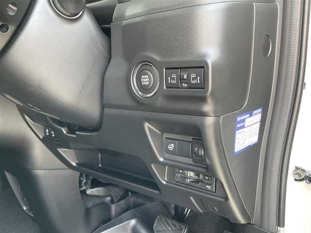 スズキ スペーシア カスタム HYBRID XS 大分県 2024(令6)年 0.5万km ピュアホワイトパール/ブラック2トーン ワンオーナー/ハーフレザー調シート/メーカーOPナビ 【フルセグ/BTオーディオ】/全方位カメラ/両側パワースライドドア/純正15インチアルミホイール/レーダークルーズコントロール/クリアランスソナー/シーケンシャルウインカー/前後ドライブレコーダー/ビルトインETC/ヘッドアップディスプレイ/電動パーキングブレーキ/充電用USBソケット/後席サーキュレーター/後席オットマン/LEDヘッドライト/LEDフォグランプ/オートライト/レザーステアリング/ステアリングヒーター/ステアリングリモコン/チルトステアリング/前席シートヒーター/ウインカーミラー/横滑り防止装置/アイドリングストップ/リアプライバシーガラス/エンジンプッシュスタート/ヘッドライトレベライザー/ドアバイザー/電動格納ミラー/サイド&Wエアバッグ/ABS/スマートキー×2/保証書/車両取説/ナビ取説