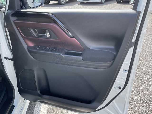 スズキ スペーシア カスタム HYBRID XS 大分県 2024(令6)年 0.5万km ピュアホワイトパール/ブラック2トーン ワンオーナー/ハーフレザー調シート/メーカーOPナビ 【フルセグ/BTオーディオ】/全方位カメラ/両側パワースライドドア/純正15インチアルミホイール/レーダークルーズコントロール/クリアランスソナー/シーケンシャルウインカー/前後ドライブレコーダー/ビルトインETC/ヘッドアップディスプレイ/電動パーキングブレーキ/充電用USBソケット/後席サーキュレーター/後席オットマン/LEDヘッドライト/LEDフォグランプ/オートライト/レザーステアリング/ステアリングヒーター/ステアリングリモコン/チルトステアリング/前席シートヒーター/ウインカーミラー/横滑り防止装置/アイドリングストップ/リアプライバシーガラス/エンジンプッシュスタート/ヘッドライトレベライザー/ドアバイザー/電動格納ミラー/サイド&Wエアバッグ/ABS/スマートキー×2/保証書/車両取説/ナビ取説