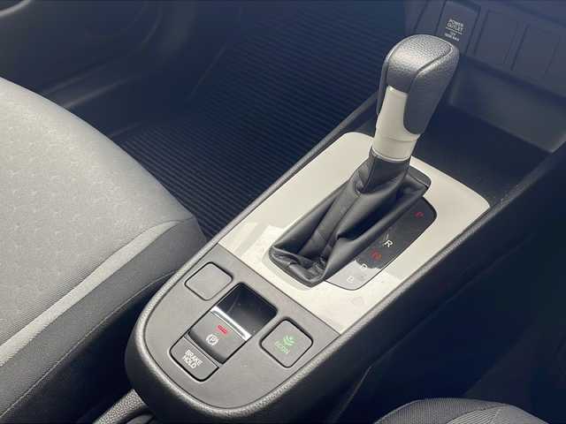 ホンダ フィット e:HEVベーシック 沖縄県 2020(令2)年 5.3万km ルナシルバーM 社外オーディオ(KENWOOD RDT-211)/(CD FM USB AUX)/ETC/クルーズコントロール/ホンダセンシング/オートライト/スマートキー/前後コーナーセンサー/電動パーキング/横滑り防止装置/スペアキー/ＬＥＤヘッドライト