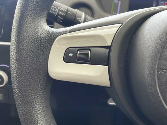 ホンダ フィット e:HEVベーシック 沖縄県 2020(令2)年 5.3万km ルナシルバーM 社外オーディオ(KENWOOD RDT-211)/(CD FM USB AUX)/ETC/クルーズコントロール/ホンダセンシング/オートライト/スマートキー/前後コーナーセンサー/電動パーキング/横滑り防止装置/スペアキー/ＬＥＤヘッドライト