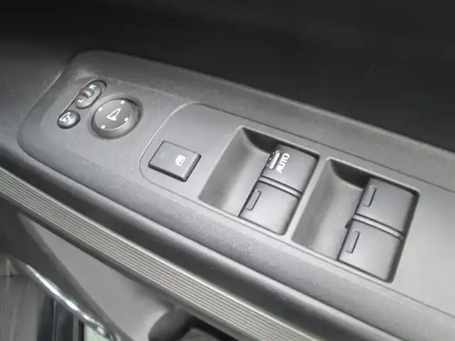 ホンダ Ｎ ＢＯＸ スラッシュ X ターボパッケージ 千葉県 2016(平28)年 5.2万km クリスタルブラックパール 純正SDナビ、フルセグTV/バックカメラ/オーディオ【CD/DVD/SD/BT】/サウンドマッピングシステム/あんしんパッケージ/HIDヘッドライト&イエローフォグ/純正15インチAW（社外AWサマータイヤ４本有）/ウィンカードアミラー/前席シートヒーター/ステアリングヒーター/クルーズコントロール/パドルシフト付きステアリングスイッチ/プッシュスタート/スマートキー/前方ドライブレコーダー/ビルトインETC/純正フロアマット＆ドアバイザー/整備記録簿(R1/3/5有）/新車保証書/取扱説明書/ナビ取扱説明書