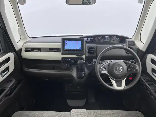 ホンダ Ｎ ＢＯＸ L 富山県 2022(令4)年 3.3万km プラチナホワイトパール 社外ナビ（AM/FM/CD/BT/ワンセグ）/バックカメラ/ETC/片側パワースライドドア/シートヒーター/衝突被害軽減システム/レーダークルーズコントロール/レーンキープアシスト/コーナーセンサー/横滑り防止装置/アイドリングストップ/純正フロアマット/オートLEDライト/オートホールド付電子パーキング/スマートキー/スペアキー