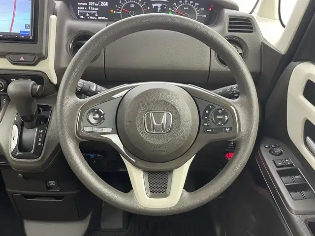 ホンダ Ｎ ＢＯＸ L 富山県 2022(令4)年 3.3万km プラチナホワイトパール 社外ナビ（AM/FM/CD/BT/ワンセグ）/バックカメラ/ETC/片側パワースライドドア/シートヒーター/衝突被害軽減システム/レーダークルーズコントロール/レーンキープアシスト/コーナーセンサー/横滑り防止装置/アイドリングストップ/純正フロアマット/オートLEDライト/オートホールド付電子パーキング/スマートキー/スペアキー