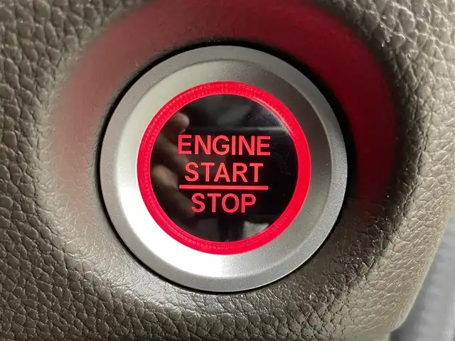 ホンダ Ｎ ＢＯＸ L 富山県 2022(令4)年 3.3万km プラチナホワイトパール 社外ナビ（AM/FM/CD/BT/ワンセグ）/バックカメラ/ETC/片側パワースライドドア/シートヒーター/衝突被害軽減システム/レーダークルーズコントロール/レーンキープアシスト/コーナーセンサー/横滑り防止装置/アイドリングストップ/純正フロアマット/オートLEDライト/オートホールド付電子パーキング/スマートキー/スペアキー