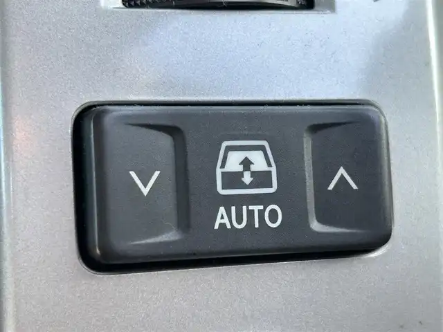 トヨタ ハイラックス サーフ SSR－X 滋賀県 2007(平19)年 15.5万km ホワイトパールクリスタルシャイン 純正HDDナビ/(AM FM CD DVD)/バックカメラ/バックドアパワーウインドウ/電動格納ミラー/ドアバイザー/ETC/LEDヘッドライト/オートライト/ルーフレール/純正フロアマット