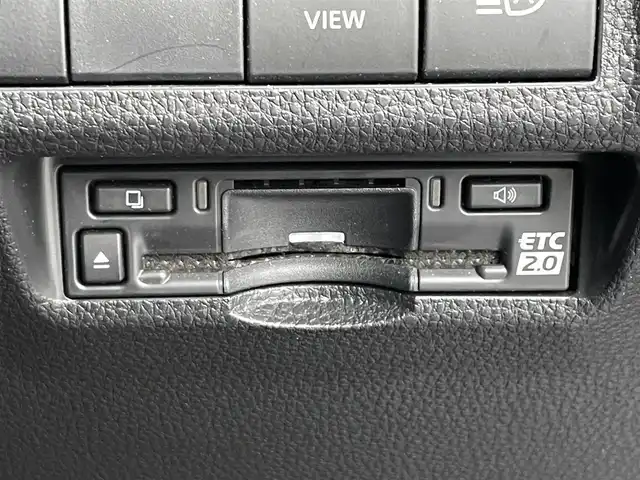 トヨタ ＲＡＶ４ ハイブリッドG 滋賀県 2023(令5)年 5.3万km アティチュードブラックマイカ ワンオーナー/モデリスタフルエアロ/10.5インチディスプレイオーディオ/・ナビ機能/フルセグ/TVキャンセラー/・FM/AM/Bluetooth/USB/全方位カメラ/純正ドライブレコーダー/デジタルインナーミラー/ビルトインETC2.0/レザーシート/パワーシート/メモリシート/シートベンチレーション/革巻きステアリング/ハンドルヒーター/パワーバックドア/オートブレーキホールド/レーダークルーズコントロール/クリアランスソナー/プリクラッシュセーフティ/レーントレーシングアシスト/ロードサインアシスト/ドライバー異常時対応システム/アクティブドライビングアシスト/発進遅れ告知機能/低速時加速抑制機能/緊急時操舵支援（アクティブ操舵機能付）/フロントクロストラフィックアラート/レーンチェンジアシスト/パーキングサポートブレーキ/アイドリングストップ/LEDヘッドライト/オートライト/アダプティブハイビームシステム/フォグランプ/電格ウィンカーミラー/プッシュスタート/スマートキー×２