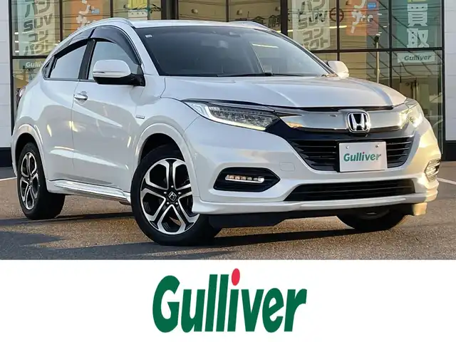 ホンダ ヴェゼル ハイブリッド Z ホンダセンシング 岡山県 2018(平30)年 8.8万km プラチナホワイトパール 登録時走行距離87700/純正ナビ/バックカメラ/Bluetooth/ホンダセンシング/・衝突軽減ブレーキ/・誤発進抑制機能/・歩行者事故低減ステアリング/・先行発進お知らせ機能/・アダプティブクルーズコントロール/・車線維持支援システム/・路外逸脱制御機能/・標識認識機能/ルーフレール/LEDヘッドライト/オートマチックハイハイビーム/純正アルミホイール/革巻きステアリング/純正フロアマット/自動防眩ルームミラー/プッシュスタート/スマートキー