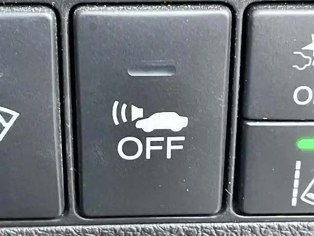 ホンダ ヴェゼル ハイブリッド Z ホンダセンシング 岡山県 2018(平30)年 8.8万km プラチナホワイトパール 登録時走行距離87700/純正ナビ/バックカメラ/Bluetooth/ホンダセンシング/・衝突軽減ブレーキ/・誤発進抑制機能/・歩行者事故低減ステアリング/・先行発進お知らせ機能/・アダプティブクルーズコントロール/・車線維持支援システム/・路外逸脱制御機能/・標識認識機能/ルーフレール/LEDヘッドライト/オートマチックハイハイビーム/純正アルミホイール/革巻きステアリング/純正フロアマット/自動防眩ルームミラー/プッシュスタート/スマートキー