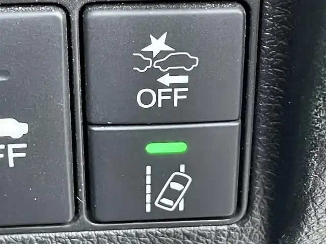 ホンダ ヴェゼル ハイブリッド Z ホンダセンシング 岡山県 2018(平30)年 8.8万km プラチナホワイトパール 登録時走行距離87700/純正ナビ/バックカメラ/Bluetooth/ホンダセンシング/・衝突軽減ブレーキ/・誤発進抑制機能/・歩行者事故低減ステアリング/・先行発進お知らせ機能/・アダプティブクルーズコントロール/・車線維持支援システム/・路外逸脱制御機能/・標識認識機能/ルーフレール/LEDヘッドライト/オートマチックハイハイビーム/純正アルミホイール/革巻きステアリング/純正フロアマット/自動防眩ルームミラー/プッシュスタート/スマートキー