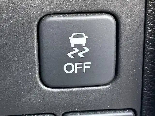 ホンダ ヴェゼル ハイブリッド Z ホンダセンシング 岡山県 2018(平30)年 8.8万km プラチナホワイトパール 登録時走行距離87700/純正ナビ/バックカメラ/Bluetooth/ホンダセンシング/・衝突軽減ブレーキ/・誤発進抑制機能/・歩行者事故低減ステアリング/・先行発進お知らせ機能/・アダプティブクルーズコントロール/・車線維持支援システム/・路外逸脱制御機能/・標識認識機能/ルーフレール/LEDヘッドライト/オートマチックハイハイビーム/純正アルミホイール/革巻きステアリング/純正フロアマット/自動防眩ルームミラー/プッシュスタート/スマートキー