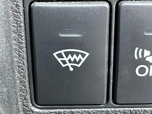 ホンダ ヴェゼル ハイブリッド Z ホンダセンシング 岡山県 2018(平30)年 8.8万km プラチナホワイトパール 登録時走行距離87700/純正ナビ/バックカメラ/Bluetooth/ホンダセンシング/・衝突軽減ブレーキ/・誤発進抑制機能/・歩行者事故低減ステアリング/・先行発進お知らせ機能/・アダプティブクルーズコントロール/・車線維持支援システム/・路外逸脱制御機能/・標識認識機能/ルーフレール/LEDヘッドライト/オートマチックハイハイビーム/純正アルミホイール/革巻きステアリング/純正フロアマット/自動防眩ルームミラー/プッシュスタート/スマートキー