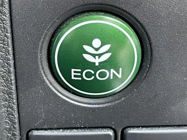 ホンダ ヴェゼル ハイブリッド Z ホンダセンシング 岡山県 2018(平30)年 8.8万km プラチナホワイトパール 登録時走行距離87700/純正ナビ/バックカメラ/Bluetooth/ホンダセンシング/・衝突軽減ブレーキ/・誤発進抑制機能/・歩行者事故低減ステアリング/・先行発進お知らせ機能/・アダプティブクルーズコントロール/・車線維持支援システム/・路外逸脱制御機能/・標識認識機能/ルーフレール/LEDヘッドライト/オートマチックハイハイビーム/純正アルミホイール/革巻きステアリング/純正フロアマット/自動防眩ルームミラー/プッシュスタート/スマートキー