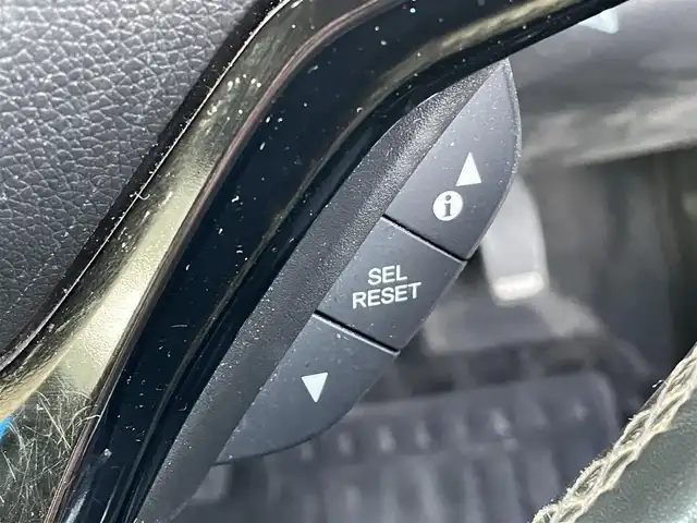 ホンダ ヴェゼル ハイブリッド Z ホンダセンシング 岡山県 2018(平30)年 8.8万km プラチナホワイトパール 登録時走行距離87700/純正ナビ/バックカメラ/Bluetooth/ホンダセンシング/・衝突軽減ブレーキ/・誤発進抑制機能/・歩行者事故低減ステアリング/・先行発進お知らせ機能/・アダプティブクルーズコントロール/・車線維持支援システム/・路外逸脱制御機能/・標識認識機能/ルーフレール/LEDヘッドライト/オートマチックハイハイビーム/純正アルミホイール/革巻きステアリング/純正フロアマット/自動防眩ルームミラー/プッシュスタート/スマートキー