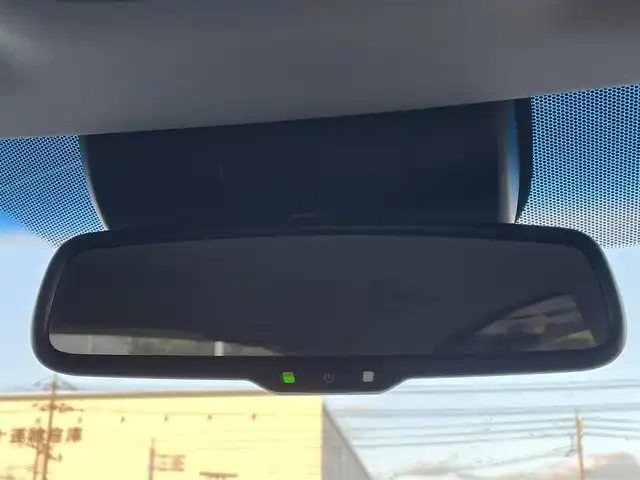 ホンダ ヴェゼル ハイブリッド Z ホンダセンシング 岡山県 2018(平30)年 8.8万km プラチナホワイトパール 登録時走行距離87700/純正ナビ/バックカメラ/Bluetooth/ホンダセンシング/・衝突軽減ブレーキ/・誤発進抑制機能/・歩行者事故低減ステアリング/・先行発進お知らせ機能/・アダプティブクルーズコントロール/・車線維持支援システム/・路外逸脱制御機能/・標識認識機能/ルーフレール/LEDヘッドライト/オートマチックハイハイビーム/純正アルミホイール/革巻きステアリング/純正フロアマット/自動防眩ルームミラー/プッシュスタート/スマートキー