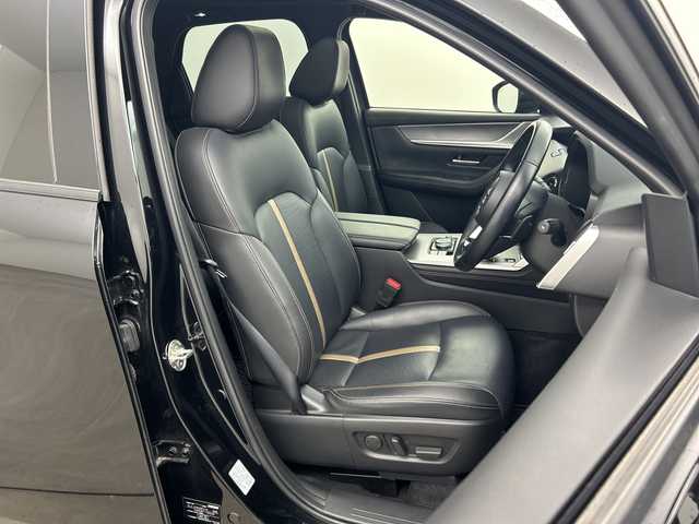 マツダ ＣＸ－６０ ＰＨＥＶ エクスクルーシブスポーツ 兵庫県 2023(令5)年 2.6万km ジェットブラックマイカ ・ドライバーパーソナライゼーションシステムパッケージ/・パノラマサンルーフ/・純正12.3インチナビ/TV/Bluetooth/USB/HDMI/Apple CarPlay/Android Auto/・全方位カメラ/・BOSEサウンドシステム/・前後ドライブレコーダー/・スマートブレーキサポート/・レーンキープアシスト/・レーダークルーズコントロール/・アダプティブLEDヘッドライト/・誤発進抑制制御/・ロードキープアシスト/・ドライバー異常対応システム/・ブラインドスポットモニタリング/・ヘッドアップディスプレイ/・レザーシート/・全席シートヒーター/・前席シートベンチレーション/・前席パワーシート（運転席メモリ付）/・ステアリングヒーター/・置くだけ充電/・パワーバックドア/・ヒルディセントコントロール/・クリアランスソナー/・LEDヘッドライト/・オートライト/・フォグランプ/・スマートキー