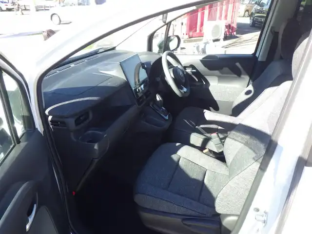 トヨタ シエンタ ハイブリッド Z 千葉県 2024(令6)年 2.8万km パール Toyota Safety Sense/・プリクラッシュセーフティ/・レーンディパーチャーアラート/・オートハイビーム/・レーダークルーズコントロール/・ブラインドスポットモニター/両側パワースライドドア/10.5インチ純正コネクティッドナビ/地デジTV/【Apple CarPlay　Android Auto対応】/【Bluetooth接続】/パノラミックビューモニター/ドライブレコーダー/前席シートヒーター/革巻きステアリング/ステアリングヒーター/ステアリングスイッチ/ETC（2.0）/LEDヘッドライト/ウインカーミラー/クリアランスソナー/サイド/カーテンエアバッグ/スマートキー