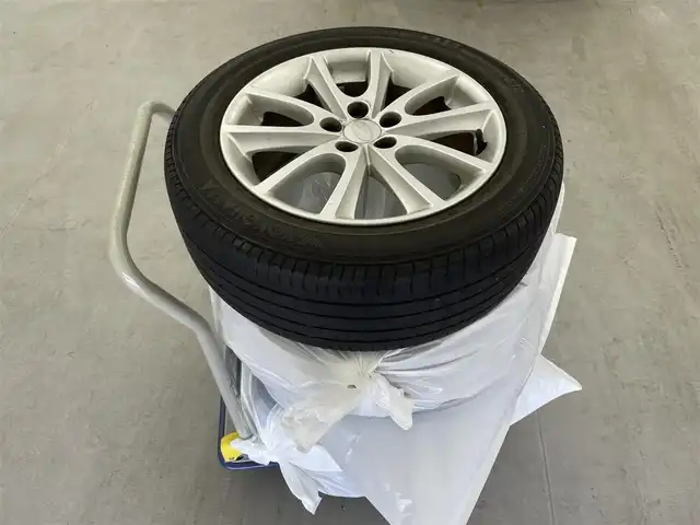 スバル インプレッサ スポーツ 2．0i 富山県 2014(平26)年 4.9万km アイスシルバーメタリック 純正ナビ（CN-R300WD）/　　ーーCD、DVD、bluetooth/フルセグTV/バックカメラ/ETC/純正AW付きサマータイヤセット積込み/キーレス /クルーズコントロール/パドルシフト/純正マット・社外バイザー/スペアキー