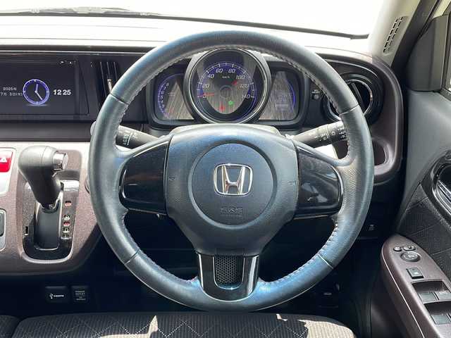 ホンダ Ｎ ＯＮＥ プレミアム Lパッケージ 新潟県 2013(平25)年 2.6万km プレミアムホワイトパール 4WD/純正ディスプレィオーディオ/CD/BT/USB/バックカメラ/ベンチシート/スマートキー/プッシュスタート/キセノンヘッドライト/オートライト/フォグランプ/純正14インチアルミホイール