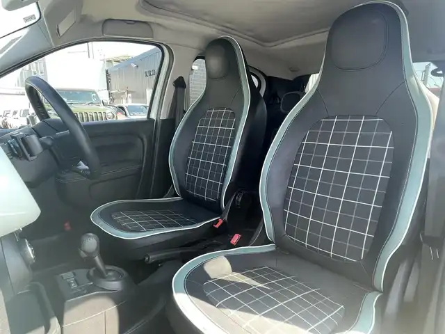 ルノー トゥインゴ ラ・パリジェンヌ キャンバスT 静岡県 2019(平31)年 4.4万km Ｌグリーン 30台限定モデル/専用エクステリア　サイドストライプ　カラー/専用インテリア/ハーフレザーシート シートヒーター /車線逸脱警報/電動キャンバストップ/プライバシーガラス /キーレス/ETC