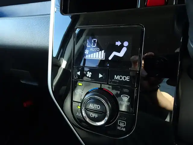 トヨタ ルーミー カスタムG S 千葉県 2017(平29)年 4万km ブラックマイカメタリック 純正ナビ（NSZT-Y66T）/・フルセグTV/・バックカメラ/・Bluetooth/・FM/AMラジオ/スマートアシストIII/・衝突警報機能/・衝突回避支援ブレーキ機能/・誤発進抑制制御機能/・先行車発進お知らせ機能/・オートハイビーム/ETC2.0/両側パワースライドドア/シートヒーター/アイドリングストップ/デジタルインナーミラー/ステアリングスイッチ/スマートキー2本/保証書/取扱説明書