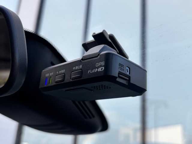 日産 セレナ 宮城県 2017(平29)年 8.2万km カシミヤグレージュ 登録時走行距離　８１８７７ｋｍ/プッシュスタート/オートホールド/Wエアコン/ETC２．０/プロパイロット/コンフォートフラッシャー/後席フリップダウンモニター/純正ナビ(地図SD未挿入)/コーナーセンサー/電動ミラー/パワーステアリング/パワーウインドウ/クルーズコントロール/フロアマット純正/装着タイヤ22年製ダンロップRV505/ABS/横滑り防止装置/オートライト