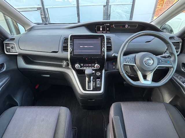 日産 セレナ ハイウェイスター プロパイロットED 宮城県 2017(平29)年 8.2万km カシミヤグレージュ 登録時走行距離　８１８７７ｋｍ/プッシュスタート/オートホールド/Wエアコン/ETC２．０/プロパイロット/コンフォートフラッシャー/後席フリップダウンモニター/純正ナビ(地図SD未挿入)/コーナーセンサー/電動ミラー/パワーステアリング/パワーウインドウ/クルーズコントロール/フロアマット純正/装着タイヤ22年製ダンロップRV505/ABS/横滑り防止装置/オートライト