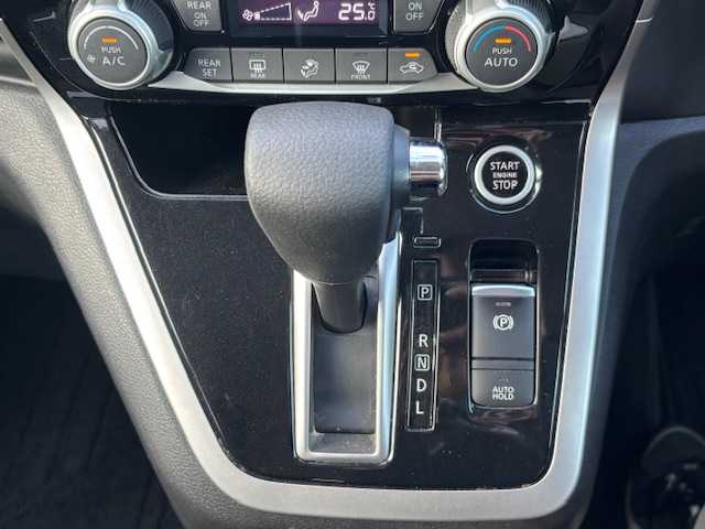 日産 セレナ ハイウェイスター プロパイロットED 宮城県 2017(平29)年 8.2万km カシミヤグレージュ 登録時走行距離　８１８７７ｋｍ/プッシュスタート/オートホールド/Wエアコン/ETC２．０/プロパイロット/コンフォートフラッシャー/後席フリップダウンモニター/純正ナビ(地図SD未挿入)/コーナーセンサー/電動ミラー/パワーステアリング/パワーウインドウ/クルーズコントロール/フロアマット純正/装着タイヤ22年製ダンロップRV505/ABS/横滑り防止装置/オートライト