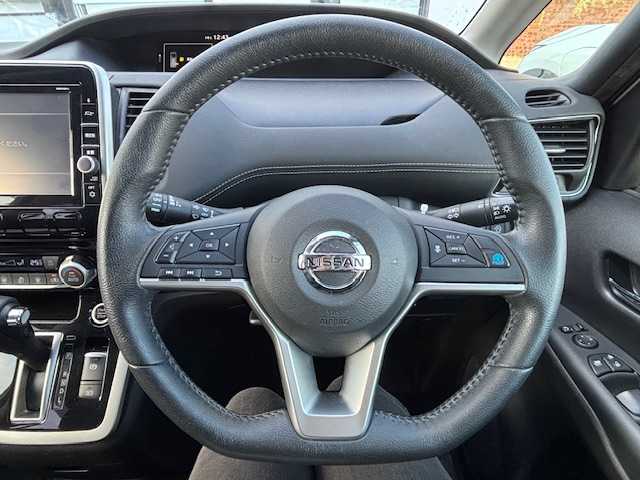 日産 セレナ ハイウェイスター プロパイロットED 宮城県 2017(平29)年 8.2万km カシミヤグレージュ 登録時走行距離　８１８７７ｋｍ/プッシュスタート/オートホールド/Wエアコン/ETC２．０/プロパイロット/コンフォートフラッシャー/後席フリップダウンモニター/純正ナビ(地図SD未挿入)/コーナーセンサー/電動ミラー/パワーステアリング/パワーウインドウ/クルーズコントロール/フロアマット純正/装着タイヤ22年製ダンロップRV505/ABS/横滑り防止装置/オートライト