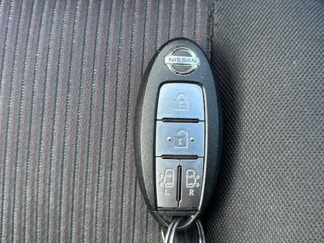 日産 セレナ ハイウェイスター プロパイロットED 宮城県 2017(平29)年 8.2万km カシミヤグレージュ 登録時走行距離　８１８７７ｋｍ/プッシュスタート/オートホールド/Wエアコン/ETC２．０/プロパイロット/コンフォートフラッシャー/後席フリップダウンモニター/純正ナビ(地図SD未挿入)/コーナーセンサー/電動ミラー/パワーステアリング/パワーウインドウ/クルーズコントロール/フロアマット純正/装着タイヤ22年製ダンロップRV505/ABS/横滑り防止装置/オートライト