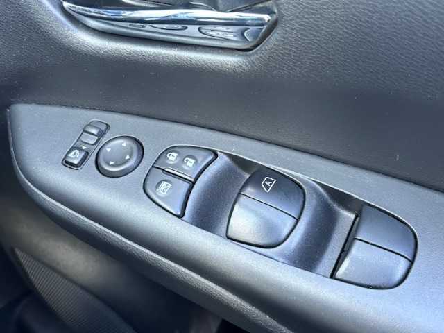 日産 セレナ ハイウェイスター プロパイロットED 宮城県 2017(平29)年 8.2万km カシミヤグレージュ 登録時走行距離　８１８７７ｋｍ/プッシュスタート/オートホールド/Wエアコン/ETC２．０/プロパイロット/コンフォートフラッシャー/後席フリップダウンモニター/純正ナビ(地図SD未挿入)/コーナーセンサー/電動ミラー/パワーステアリング/パワーウインドウ/クルーズコントロール/フロアマット純正/装着タイヤ22年製ダンロップRV505/ABS/横滑り防止装置/オートライト