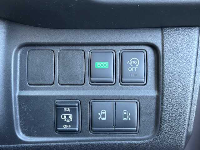 日産 セレナ ハイウェイスター プロパイロットED 宮城県 2017(平29)年 8.2万km カシミヤグレージュ 登録時走行距離　８１８７７ｋｍ/プッシュスタート/オートホールド/Wエアコン/ETC２．０/プロパイロット/コンフォートフラッシャー/後席フリップダウンモニター/純正ナビ(地図SD未挿入)/コーナーセンサー/電動ミラー/パワーステアリング/パワーウインドウ/クルーズコントロール/フロアマット純正/装着タイヤ22年製ダンロップRV505/ABS/横滑り防止装置/オートライト