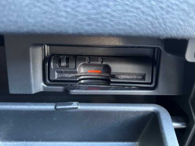 日産 セレナ ハイウェイスター プロパイロットED 宮城県 2017(平29)年 8.2万km カシミヤグレージュ 登録時走行距離　８１８７７ｋｍ/プッシュスタート/オートホールド/Wエアコン/ETC２．０/プロパイロット/コンフォートフラッシャー/後席フリップダウンモニター/純正ナビ(地図SD未挿入)/コーナーセンサー/電動ミラー/パワーステアリング/パワーウインドウ/クルーズコントロール/フロアマット純正/装着タイヤ22年製ダンロップRV505/ABS/横滑り防止装置/オートライト