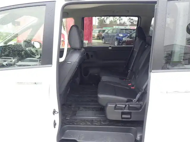 日産 セレナ ハイウェイスター V 千葉県 2023(令5)年 3万km プリズムホワイト エマージェンシーブレーキ/プロパイロット/インテリジェントクルーズコントロール/インテリジェントルームミラー/ハンズフリー両側パワースライドドア/純正コネクトナビ/地デジTV/【Bluetooth接続】/【Apple CarPlay　Android Auto対応】/アラウンドビューモニター/ドライブレコーダー/ワイヤレス充電/革巻きステアリング/ステアリングスイッチ/ETC/LEDヘッドライト/フォグライト/ウインカーミラー/コーナーセンサー/純正16インチアルミホイル/サイド/カーテンエアバッグ/インテリジェントキー