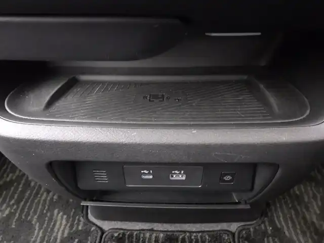 日産 セレナ ハイウェイスター V 千葉県 2023(令5)年 3万km プリズムホワイト エマージェンシーブレーキ/プロパイロット/インテリジェントクルーズコントロール/インテリジェントルームミラー/ハンズフリー両側パワースライドドア/純正コネクトナビ/地デジTV/【Bluetooth接続】/【Apple CarPlay　Android Auto対応】/アラウンドビューモニター/ドライブレコーダー/ワイヤレス充電/革巻きステアリング/ステアリングスイッチ/ETC/LEDヘッドライト/フォグライト/ウインカーミラー/コーナーセンサー/純正16インチアルミホイル/サイド/カーテンエアバッグ/インテリジェントキー