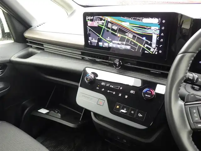 日産 セレナ ハイウェイスター V 千葉県 2023(令5)年 3万km プリズムホワイト エマージェンシーブレーキ/プロパイロット/インテリジェントクルーズコントロール/インテリジェントルームミラー/ハンズフリー両側パワースライドドア/純正コネクトナビ/地デジTV/【Bluetooth接続】/【Apple CarPlay　Android Auto対応】/アラウンドビューモニター/ドライブレコーダー/ワイヤレス充電/革巻きステアリング/ステアリングスイッチ/ETC/LEDヘッドライト/フォグライト/ウインカーミラー/コーナーセンサー/純正16インチアルミホイル/サイド/カーテンエアバッグ/インテリジェントキー