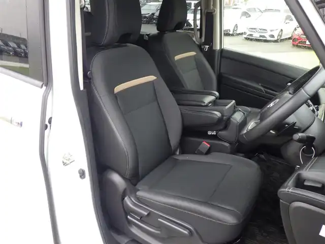 日産 セレナ ハイウェイスター V 千葉県 2023(令5)年 3万km プリズムホワイト エマージェンシーブレーキ/プロパイロット/インテリジェントクルーズコントロール/インテリジェントルームミラー/ハンズフリー両側パワースライドドア/純正コネクトナビ/地デジTV/【Bluetooth接続】/【Apple CarPlay　Android Auto対応】/アラウンドビューモニター/ドライブレコーダー/ワイヤレス充電/革巻きステアリング/ステアリングスイッチ/ETC/LEDヘッドライト/フォグライト/ウインカーミラー/コーナーセンサー/純正16インチアルミホイル/サイド/カーテンエアバッグ/インテリジェントキー