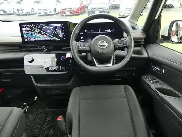 日産 セレナ ハイウェイスター V 千葉県 2023(令5)年 3万km プリズムホワイト エマージェンシーブレーキ/プロパイロット/インテリジェントクルーズコントロール/インテリジェントルームミラー/ハンズフリー両側パワースライドドア/純正コネクトナビ/地デジTV/【Bluetooth接続】/【Apple CarPlay　Android Auto対応】/アラウンドビューモニター/ドライブレコーダー/ワイヤレス充電/革巻きステアリング/ステアリングスイッチ/ETC/LEDヘッドライト/フォグライト/ウインカーミラー/コーナーセンサー/純正16インチアルミホイル/サイド/カーテンエアバッグ/インテリジェントキー