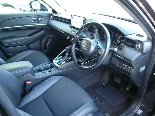 ホンダ ヴェゼル ハイブリッド e:HEV Z 静岡県 2024(令6)年 1.7万km クリスタルブラックパール ワンオーナー/禁煙車/ホンダセンシング/・衝突軽減ブレーキ/・後方誤発進抑制機能/・歩行者事故軽減ステアリング/・車線維持支援システム/・標識認識機能/・アダクティブクルーズコントロール/・オートハイビーム/・アクティブコーナリングライト/・ブラインドスポットモニター/Gathers9インチナビ/バックカメラ/フルセグテレビ/Bluetooth/DVD再生/Music Rack/ハーフレザーシート/シートヒーター/ステアリングヒーター/パワーバックドア/スマートキー/フロアマット/ETC/新車保証書/取扱説明書