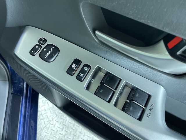 トヨタ プリウス α S 沖縄県 2012(平24)年 6.6万km ダークブルーマイカ ワンオーナー　/禁煙車　/純正ナビ　/（フルセグＴＶ　ＣＤ　ＤＶＤ　Ｂｌｕｅｔｏｏｔｈ）　/バックカメラ　/ＥＴＣ/ステアリングスイッチ　/オートライト　/スマートキー　/ヘッドライトレベライザー　/純正ドアバイザー/電格ミラー