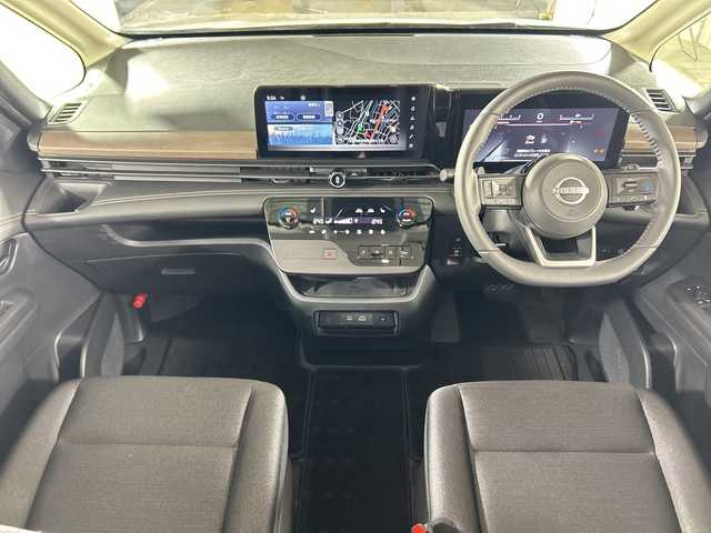 日産 セレナ ハイウェイスター V 広島県 2023(令5)年 6.4万km プリズムホワイト 禁煙/寒冷地仕様/・シートヒーター/・ステアリングヒーター/エマージェンシーブレーキ/車線逸脱警報/プロパイロット/ふらつき警報/踏み間違え防止/標識認識/先行車発進告知/コーナーセンサー/BSW/インテリジェントルームミラー/純正コネクティッドナビ/・フルセグ/Bluetooth/スマホ連携/HDMI/アラウンドビューモニター/ドライブレコーダー/ワイヤレス充電/ハンズフリー両側パワースライドドア/革巻きステアリング/パドルシフト/LEDヘッドライト/フォグランプ/オートライト/電動パーキングブレーキ/オートホールド/ヘッドライトレベライザー/スマートキー/プッシュスタート/スペアキー/ETC２．０/純正１６インチアルミホイール