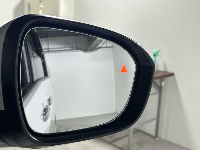 日産 セレナ ハイウェイスター V 広島県 2023(令5)年 6.4万km プリズムホワイト 禁煙/寒冷地仕様/・シートヒーター/・ステアリングヒーター/エマージェンシーブレーキ/車線逸脱警報/プロパイロット/ふらつき警報/踏み間違え防止/標識認識/先行車発進告知/コーナーセンサー/BSW/インテリジェントルームミラー/純正コネクティッドナビ/・フルセグ/Bluetooth/スマホ連携/HDMI/アラウンドビューモニター/ドライブレコーダー/ワイヤレス充電/ハンズフリー両側パワースライドドア/革巻きステアリング/パドルシフト/LEDヘッドライト/フォグランプ/オートライト/電動パーキングブレーキ/オートホールド/ヘッドライトレベライザー/スマートキー/プッシュスタート/スペアキー/ETC２．０/純正１６インチアルミホイール