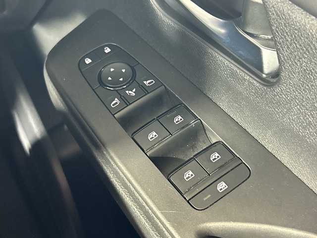 日産 セレナ ハイウェイスター V 広島県 2023(令5)年 6.4万km プリズムホワイト 禁煙/寒冷地仕様/・シートヒーター/・ステアリングヒーター/エマージェンシーブレーキ/車線逸脱警報/プロパイロット/ふらつき警報/踏み間違え防止/標識認識/先行車発進告知/コーナーセンサー/BSW/インテリジェントルームミラー/純正コネクティッドナビ/・フルセグ/Bluetooth/スマホ連携/HDMI/アラウンドビューモニター/ドライブレコーダー/ワイヤレス充電/ハンズフリー両側パワースライドドア/革巻きステアリング/パドルシフト/LEDヘッドライト/フォグランプ/オートライト/電動パーキングブレーキ/オートホールド/ヘッドライトレベライザー/スマートキー/プッシュスタート/スペアキー/ETC２．０/純正１６インチアルミホイール