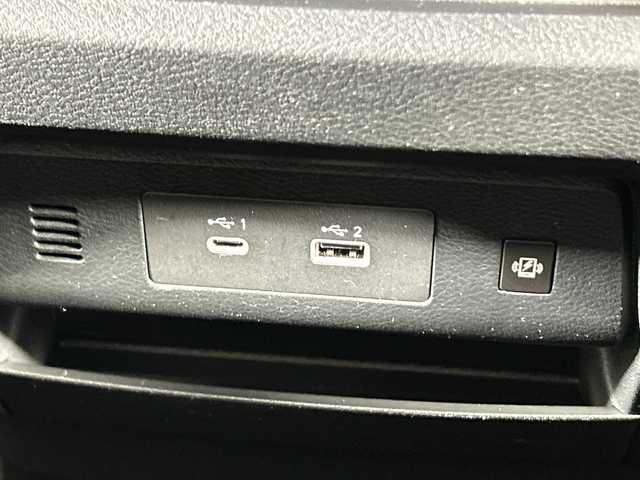 日産 セレナ ハイウェイスター V 広島県 2023(令5)年 6.4万km プリズムホワイト 禁煙/寒冷地仕様/・シートヒーター/・ステアリングヒーター/エマージェンシーブレーキ/車線逸脱警報/プロパイロット/ふらつき警報/踏み間違え防止/標識認識/先行車発進告知/コーナーセンサー/BSW/インテリジェントルームミラー/純正コネクティッドナビ/・フルセグ/Bluetooth/スマホ連携/HDMI/アラウンドビューモニター/ドライブレコーダー/ワイヤレス充電/ハンズフリー両側パワースライドドア/革巻きステアリング/パドルシフト/LEDヘッドライト/フォグランプ/オートライト/電動パーキングブレーキ/オートホールド/ヘッドライトレベライザー/スマートキー/プッシュスタート/スペアキー/ETC２．０/純正１６インチアルミホイール