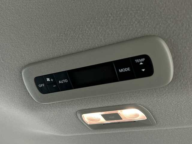 日産 セレナ ハイウェイスター V 広島県 2023(令5)年 6.4万km プリズムホワイト 禁煙/寒冷地仕様/・シートヒーター/・ステアリングヒーター/エマージェンシーブレーキ/車線逸脱警報/プロパイロット/ふらつき警報/踏み間違え防止/標識認識/先行車発進告知/コーナーセンサー/BSW/インテリジェントルームミラー/純正コネクティッドナビ/・フルセグ/Bluetooth/スマホ連携/HDMI/アラウンドビューモニター/ドライブレコーダー/ワイヤレス充電/ハンズフリー両側パワースライドドア/革巻きステアリング/パドルシフト/LEDヘッドライト/フォグランプ/オートライト/電動パーキングブレーキ/オートホールド/ヘッドライトレベライザー/スマートキー/プッシュスタート/スペアキー/ETC２．０/純正１６インチアルミホイール