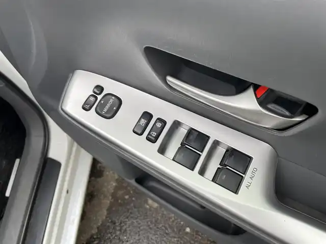 トヨタ プリウス α S 福島県 2013(平25)年 11.6万km ホワイトパールクリスタルシャイン (株)IDOMが運営する【じしゃロン福島店】の自社ローン専用車両になります。こちらは現金またはオートローンご利用時の価格です。自社ローンご希望の方は別途その旨お申付け下さい/純正ナビ/ドアバイザー/ステアリングリモコン/ETC/カーテンエアバック/オートエアコン/プッシュスタート