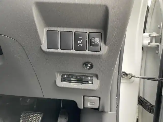 トヨタ プリウス α S 福島県 2013(平25)年 11.6万km ホワイトパールクリスタルシャイン (株)IDOMが運営する【じしゃロン福島店】の自社ローン専用車両になります。こちらは現金またはオートローンご利用時の価格です。自社ローンご希望の方は別途その旨お申付け下さい/純正ナビ/ドアバイザー/ステアリングリモコン/ETC/カーテンエアバック/オートエアコン/プッシュスタート